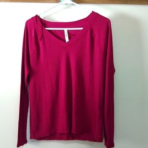 Burgundy V- neck long sleeve ribbed shirt